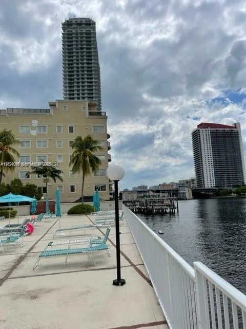 3800 S Ocean Dr #1725 Hollywood, FL 33019