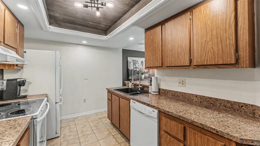 2025 SYLVESTER RD #N305 Lakeland, FL 33803