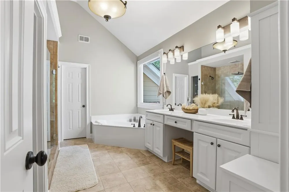 29 Crolley Lane White, GA 30184