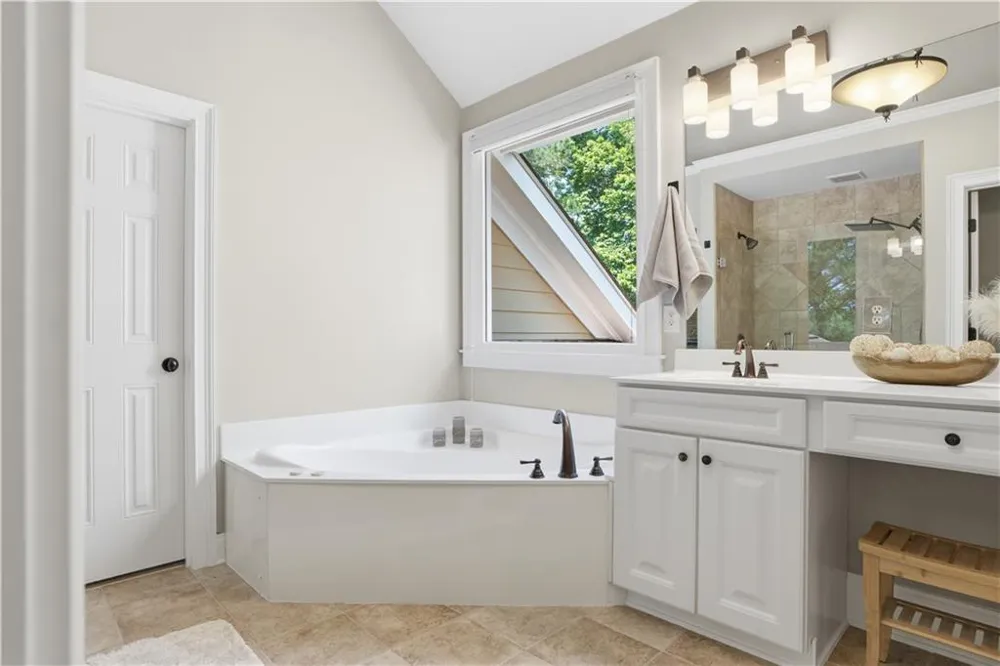 29 Crolley Lane White, GA 30184