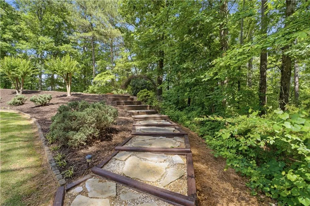 29 Crolley Lane White, GA 30184