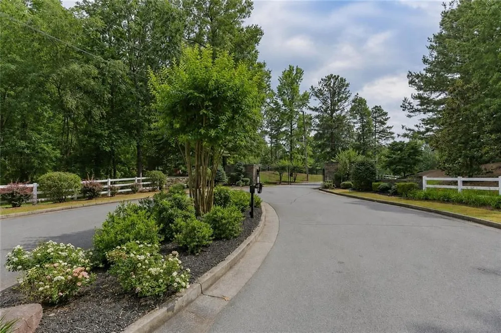 29 Crolley Lane White, GA 30184