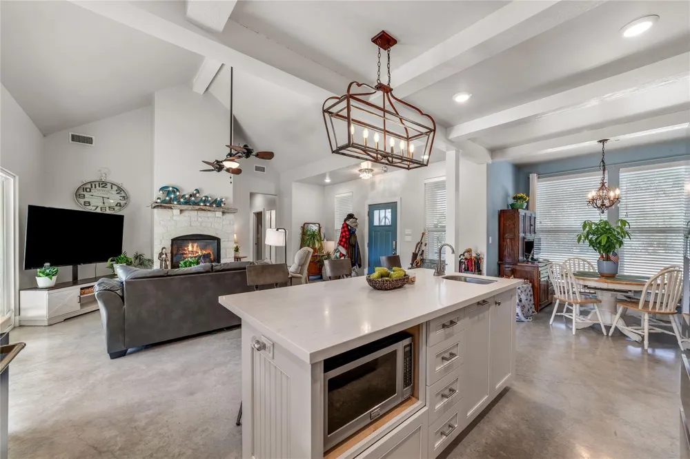 721 Northwood Hills Drive Fredericksburg, TX 78624