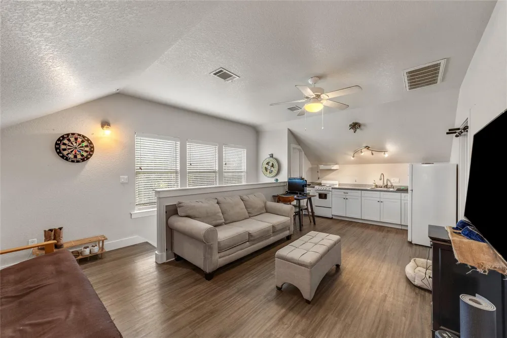 721 Northwood Hills Drive Fredericksburg, TX 78624