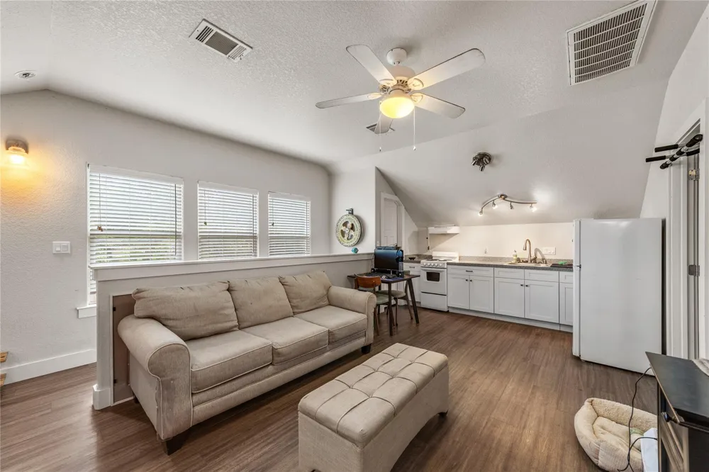 721 Northwood Hills Drive Fredericksburg, TX 78624