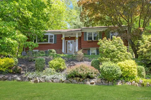 8 Woodland Road