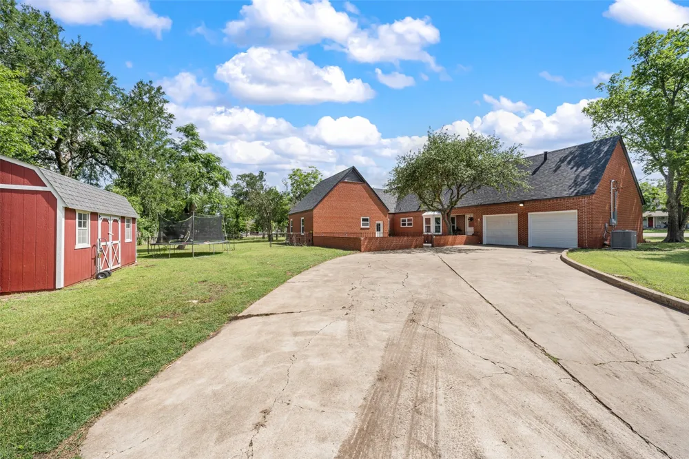 700 Jackson McGregor, TX 76657
