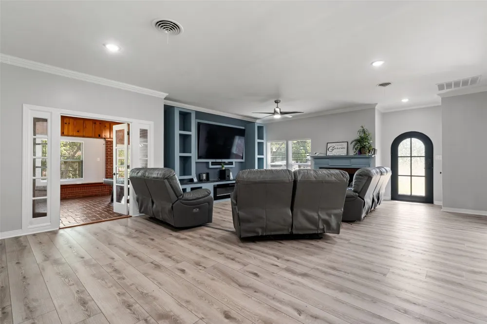 700 Jackson McGregor, TX 76657