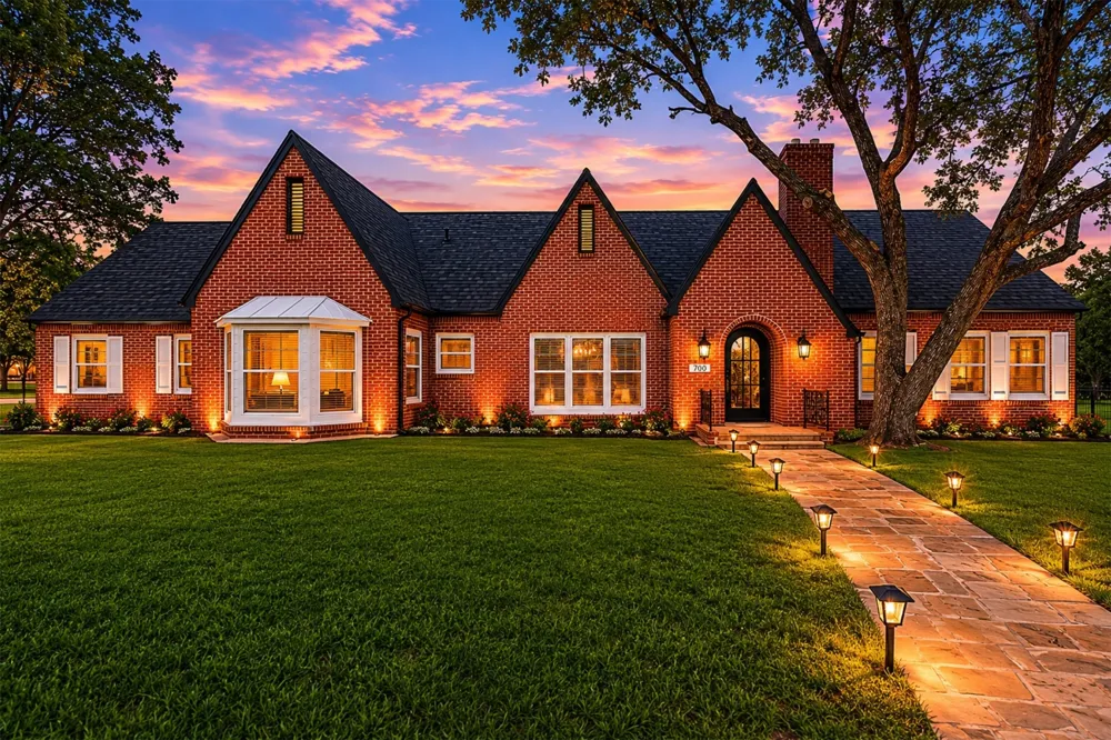 700 Jackson McGregor, TX 76657
