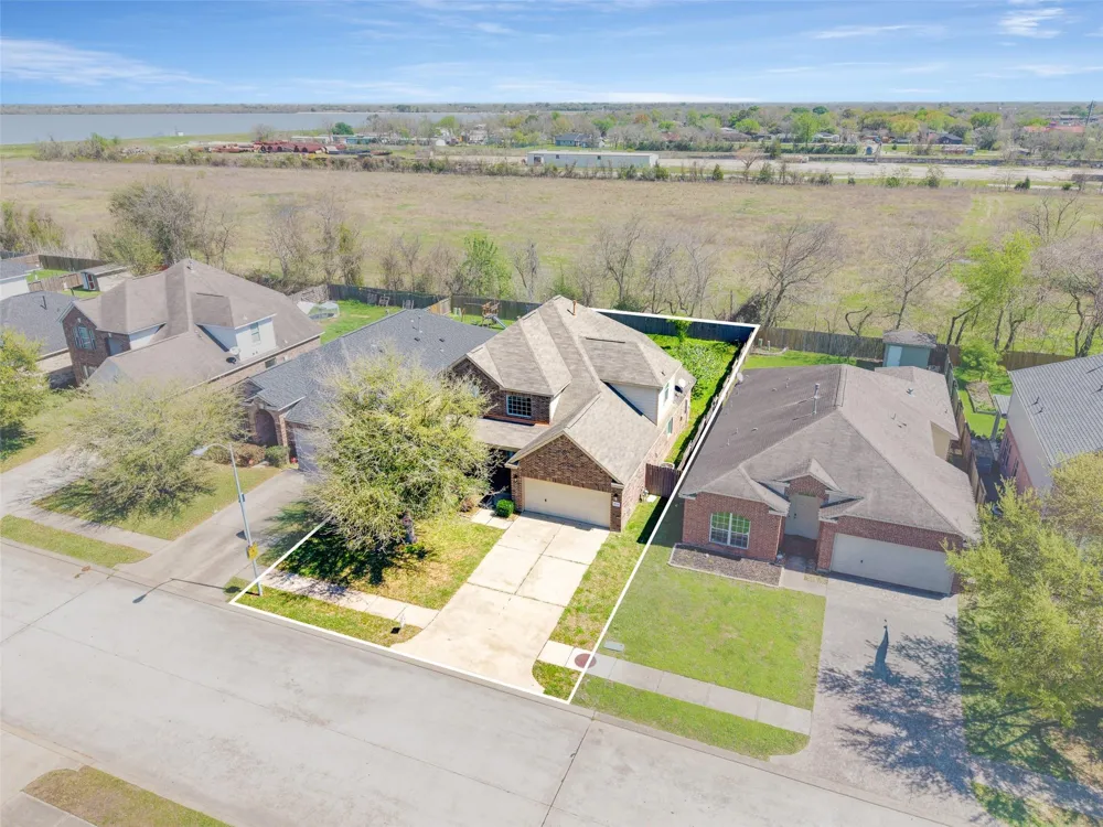 8530 E Highlands Crossing Highlands, TX 77562