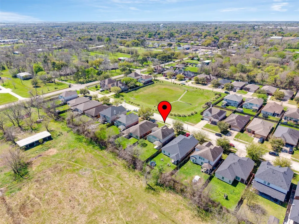 8530 E Highlands Crossing Highlands, TX 77562