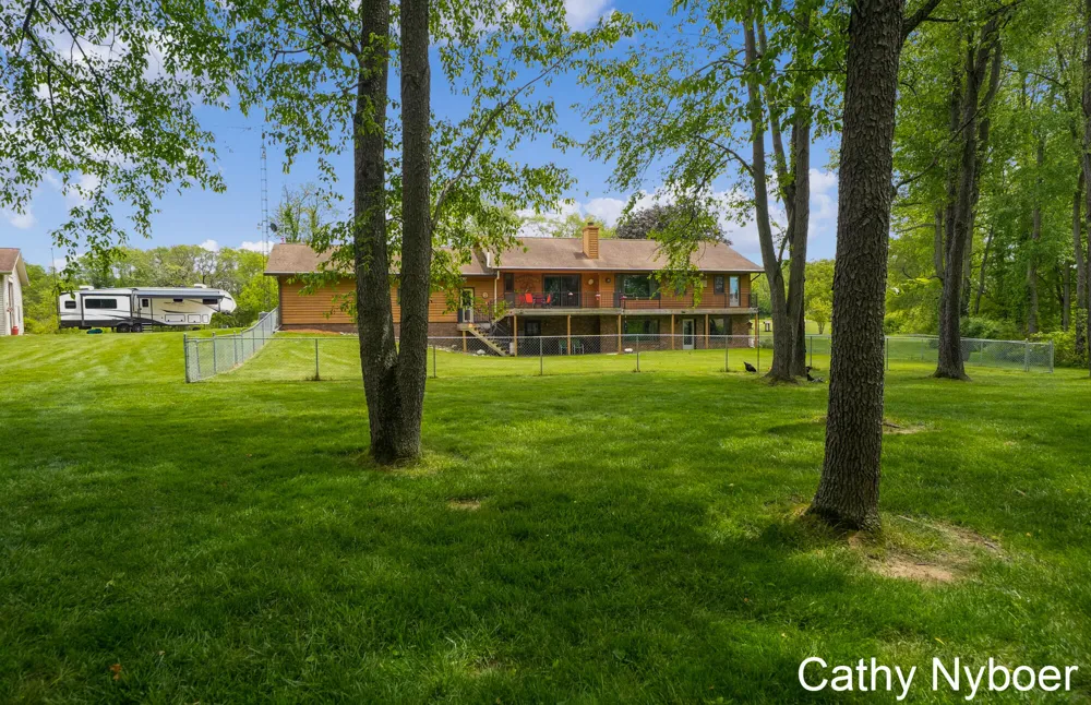 9188 W V AVENUE Schoolcraft, MI 49087