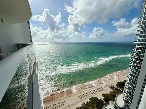 15901 Collins Ave #2802