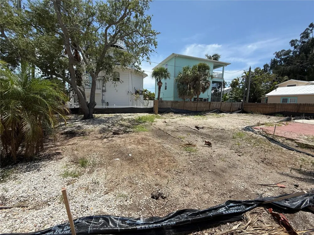 8586 E BAY DRIVE Treasure Island, FL 33706