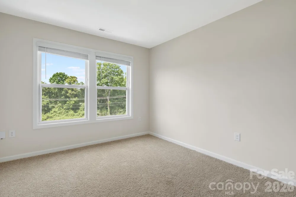 124 Creekview Road Hendersonville, NC 28791