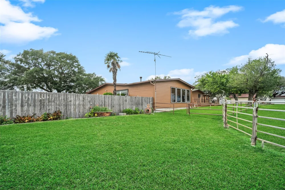 119 Fm 1891 Shiner, TX 77984