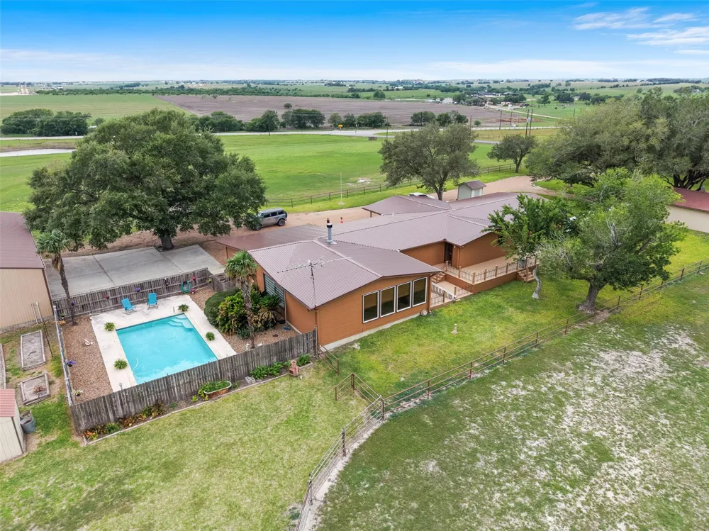 119 Fm 1891 Shiner, TX 77984