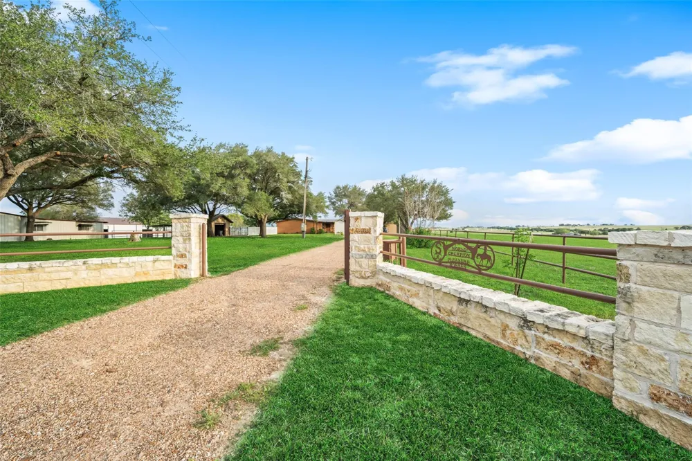 119 Fm 1891 Shiner, TX 77984
