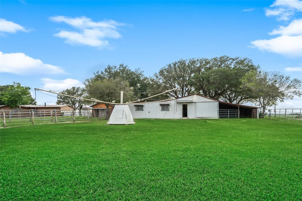 119 Fm 1891 Shiner, TX 77984
