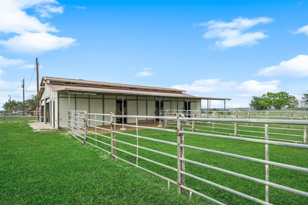 119 Fm 1891 Shiner, TX 77984