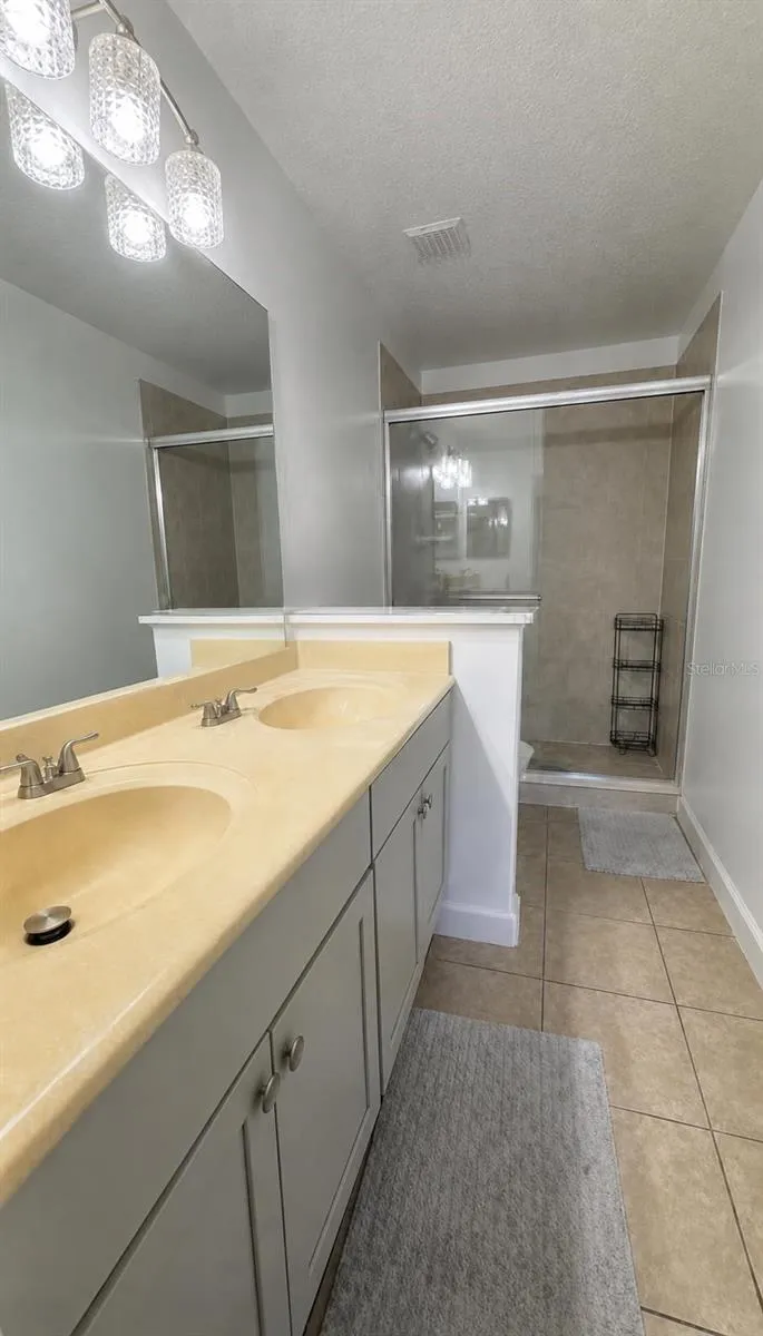 5073 KINGSCREST LANE Oviedo, FL 32765