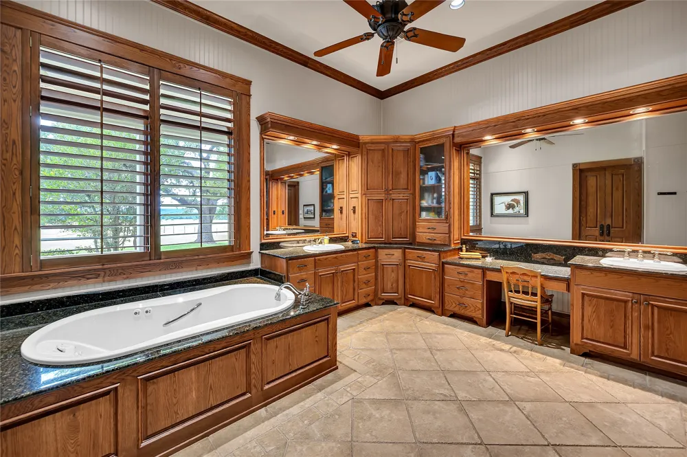 8356 FM 219 Clifton, TX 76634
