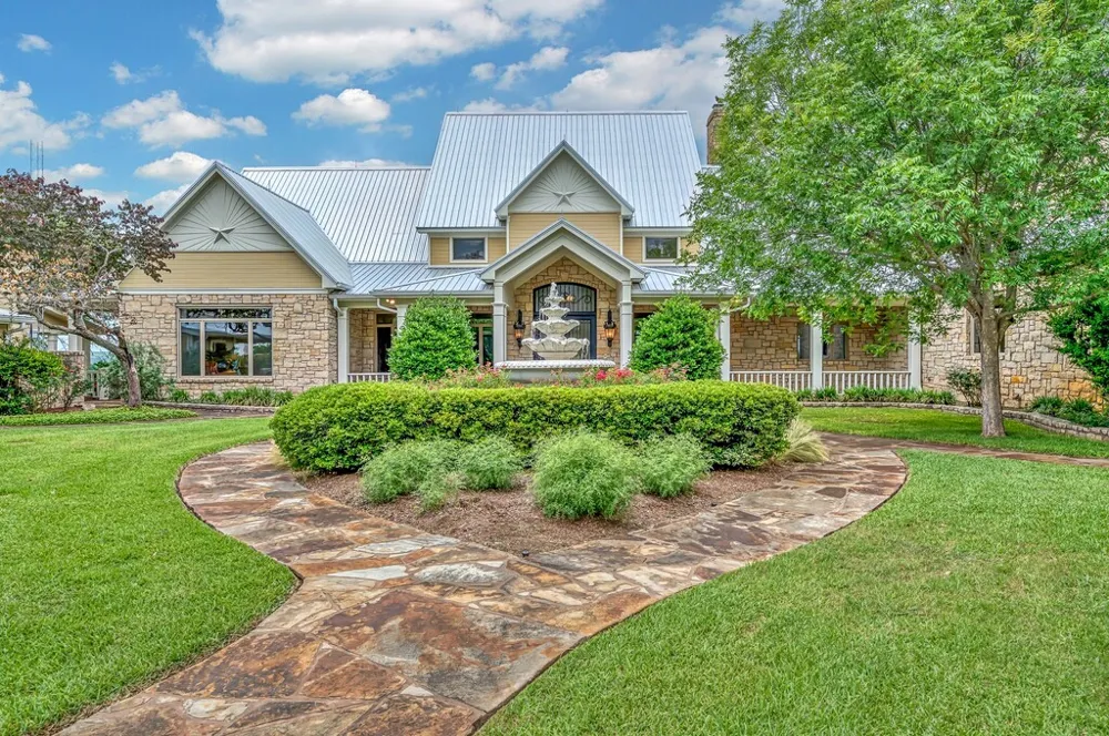 8356 FM 219 Clifton, TX 76634