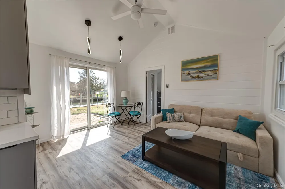 18 Shinnecock Road #3 Hampton Bays, NY 11946