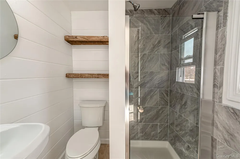 18 Shinnecock Road #3 Hampton Bays, NY 11946