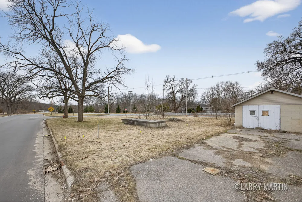 222 S Division Street Lowell, MI 49331
