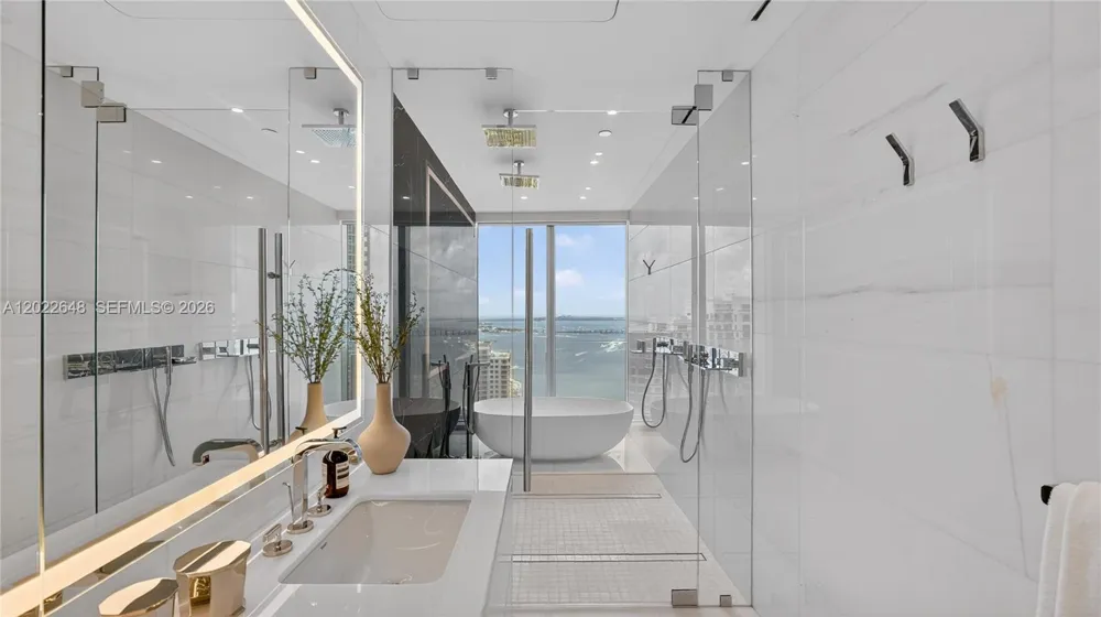 300 Biscayne Blvd Way #3604 Miami, FL 33131