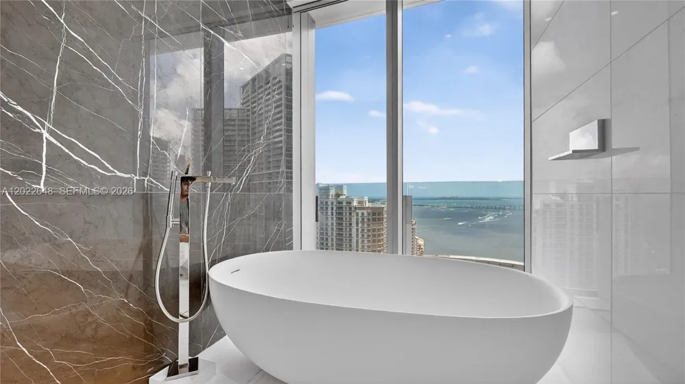 300 Biscayne Blvd Way #3604 Miami, FL 33131