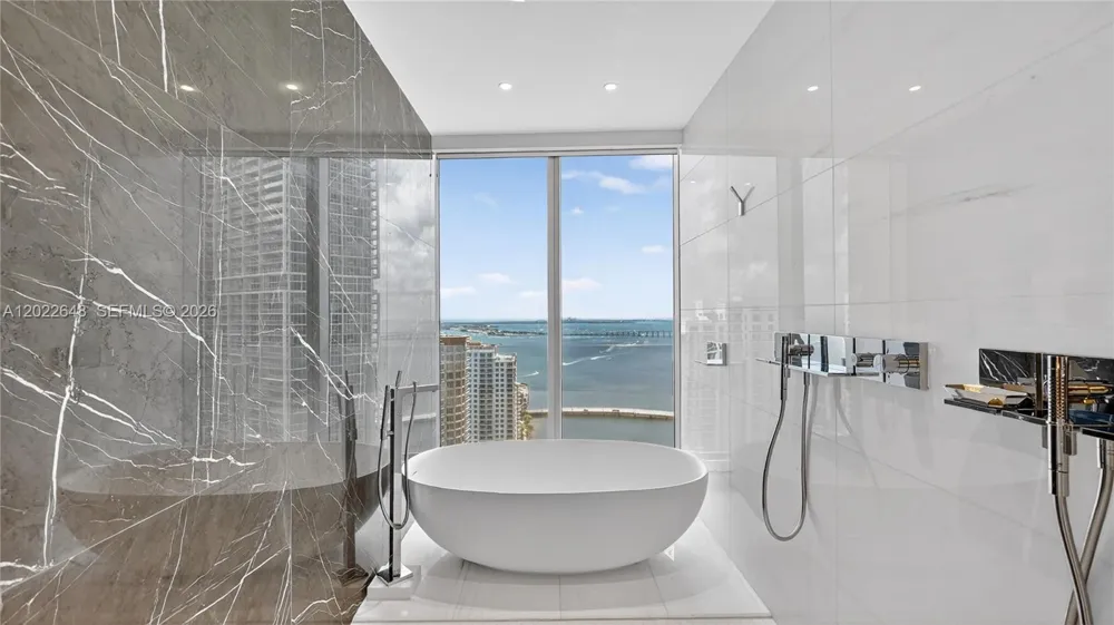 300 Biscayne Blvd Way #3604 Miami, FL 33131