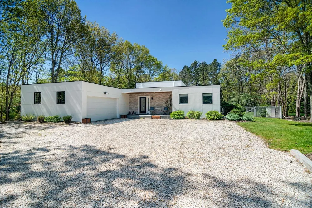 36 DeerField Way Quogue, NY 11959