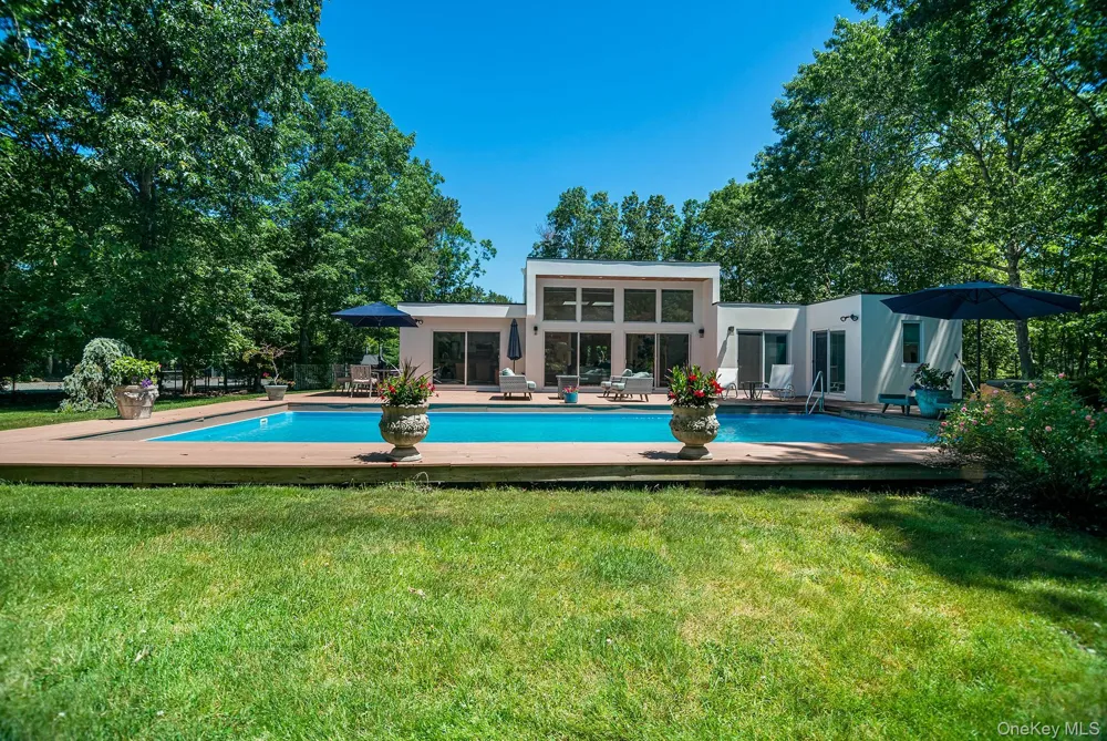 36 DeerField Way Quogue, NY 11959