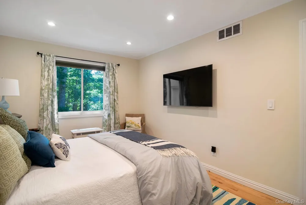 36 DeerField Way Quogue, NY 11959