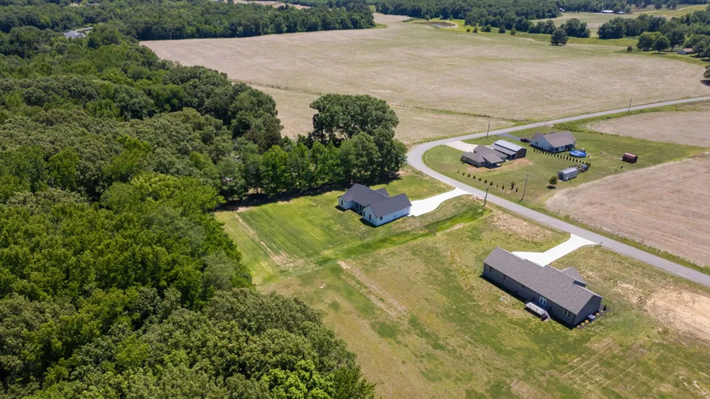 865 Alman Cemetery Rd Paris, TN 38242