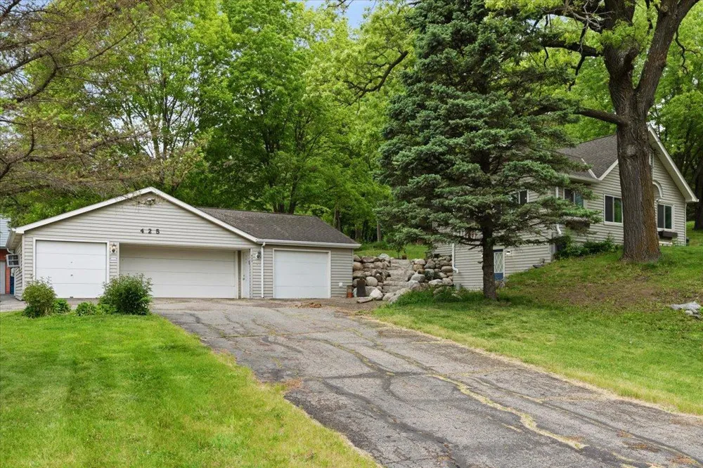 425 County Road 19 Minnetrista, MN 55364
