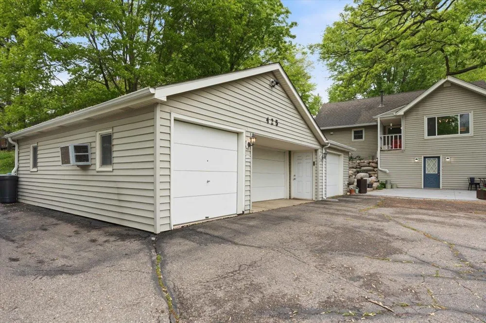 425 County Road 19 Minnetrista, MN 55364