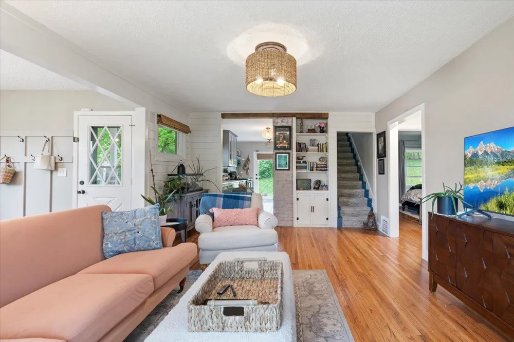 425 County Road 19 Minnetrista, MN 55364