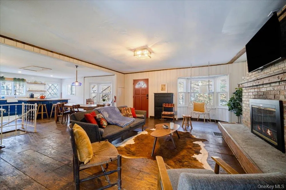 34 Overlook Road Woodbourne, NY 12788