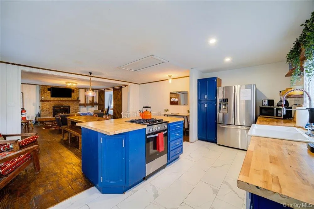 34 Overlook Road Woodbourne, NY 12788