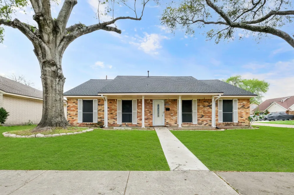 1905 Zapp Lane Pasadena, TX 77502