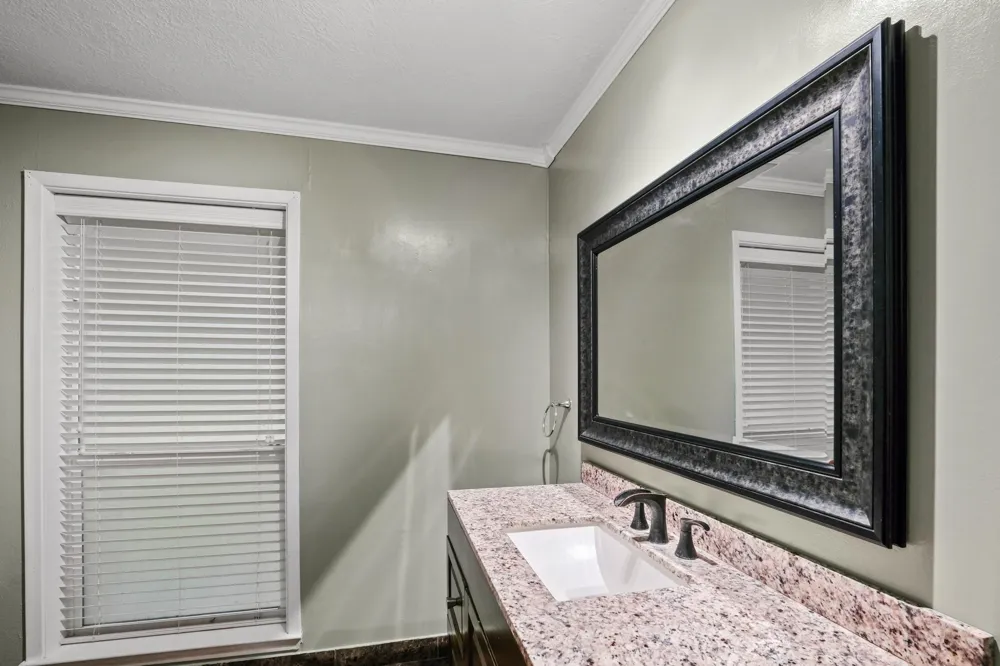 1905 Zapp Lane Pasadena, TX 77502