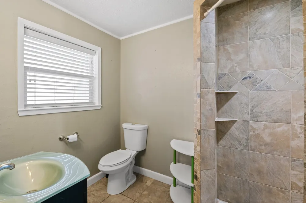 1905 Zapp Lane Pasadena, TX 77502