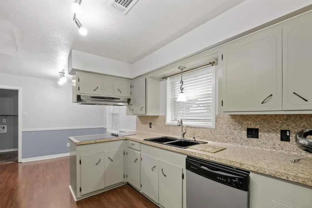1905 Zapp Lane Pasadena, TX 77502