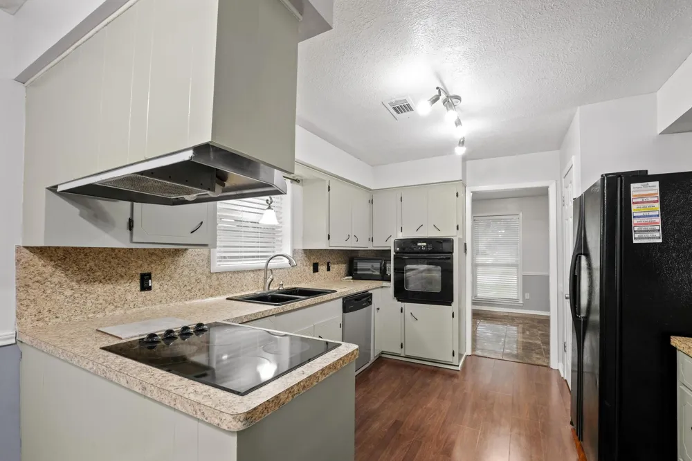 1905 Zapp Lane Pasadena, TX 77502