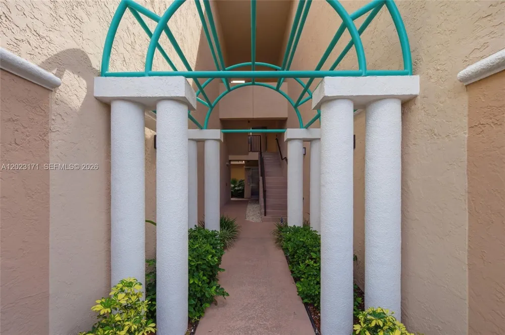 4111 Coral Tree Cir #327 Coconut Creek, FL 33073