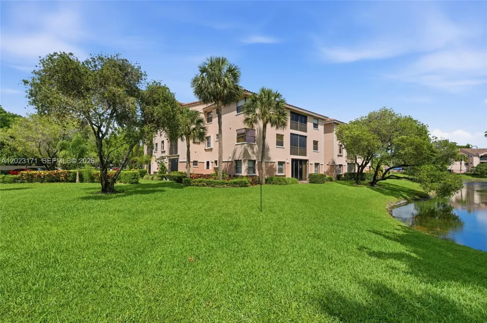 4111 Coral Tree Cir #327 Coconut Creek, FL 33073