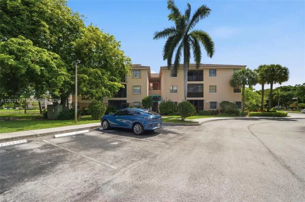 4111 Coral Tree Cir #327 Coconut Creek, FL 33073